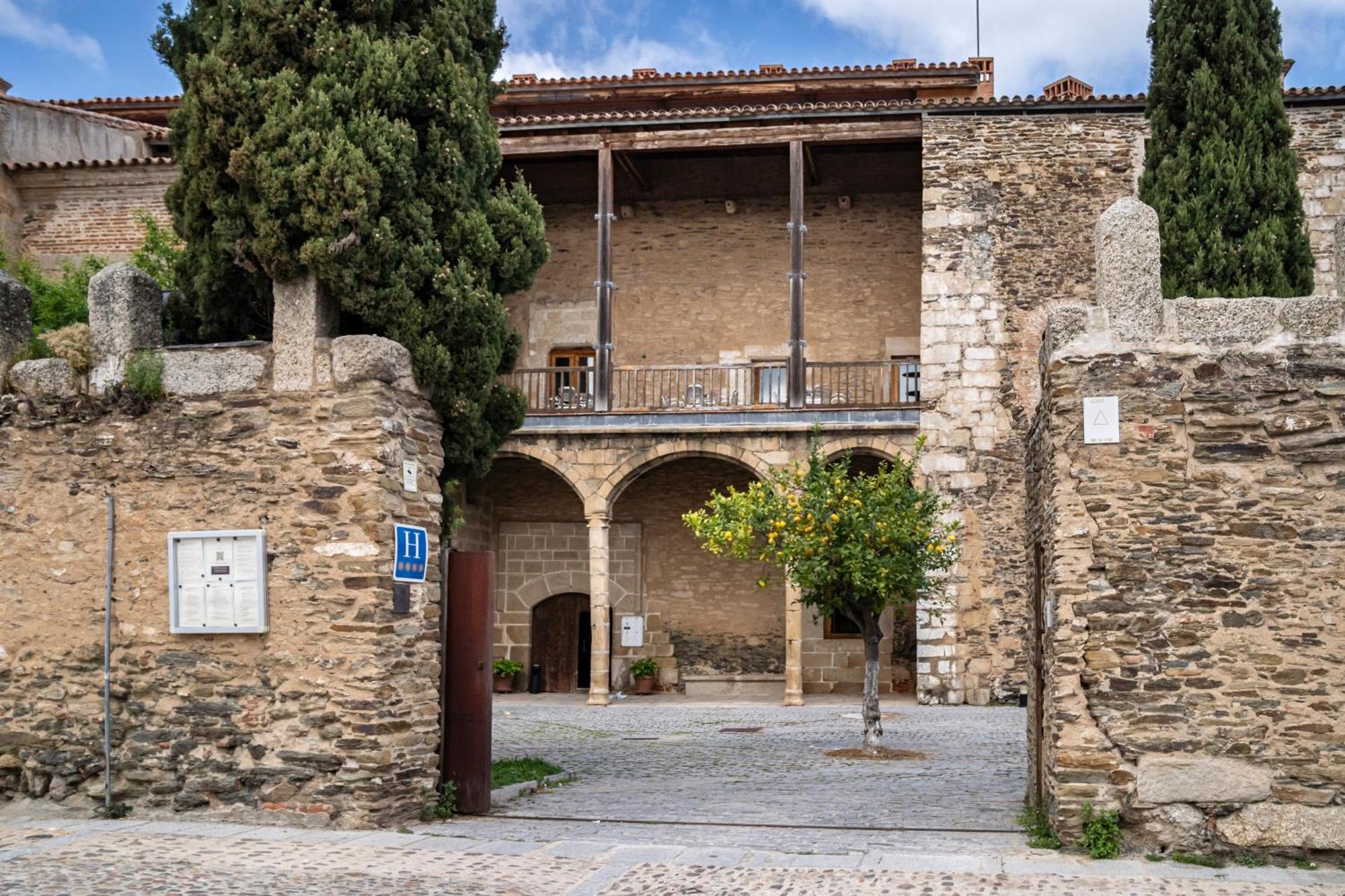 Hospedería Puente De Alconétar Hotel